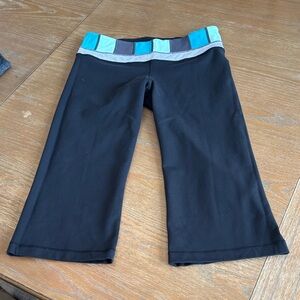 Lululemon Athletica Black Capris with Teal and Gray Waistband reversible